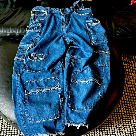 BDG Denim - BDG URBAN OUTFITTERS HEAVY DENIM DISTRESSED CARGO SIZE 33